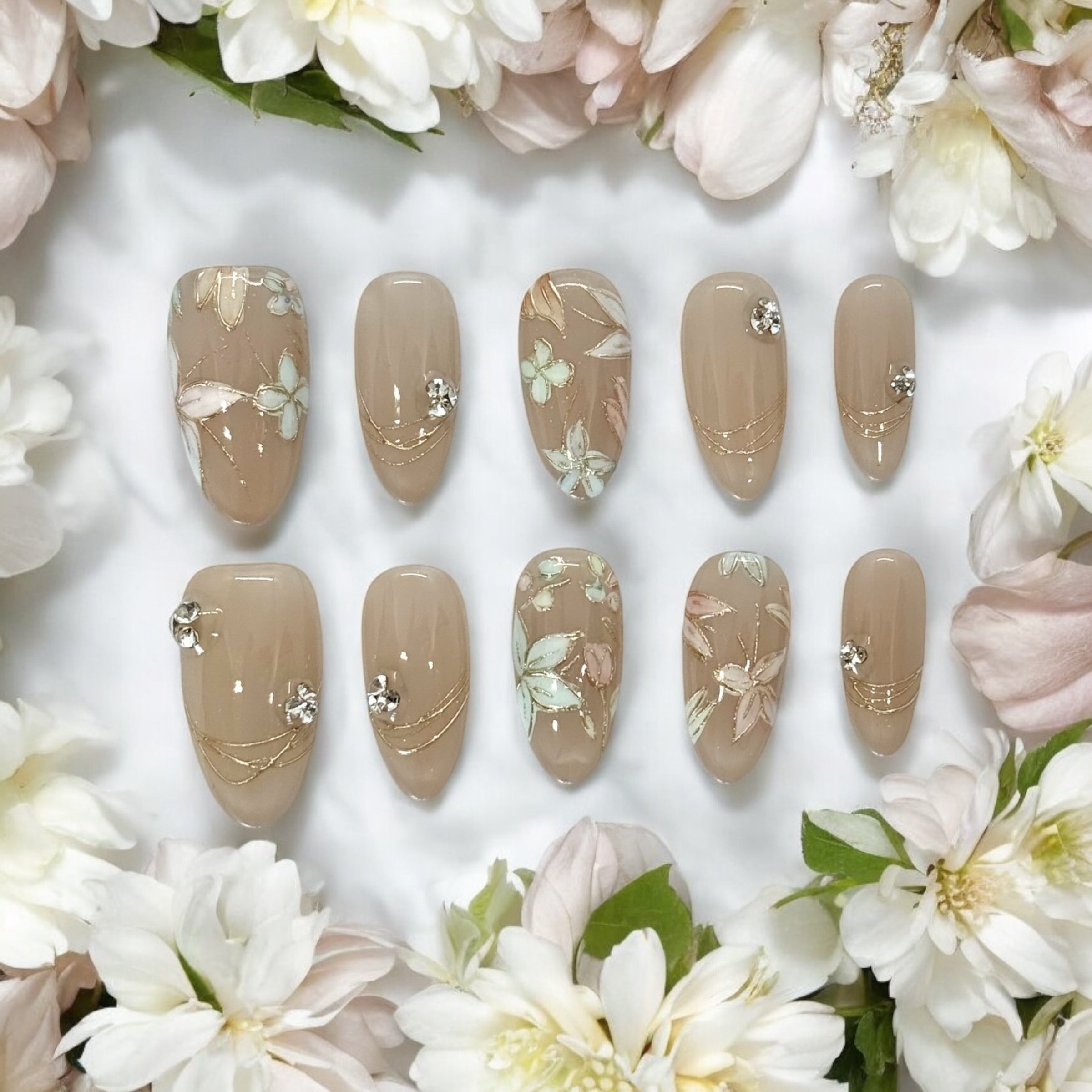 Golden Lace Almond Press-On Nails | 23mm – NaMa Nails