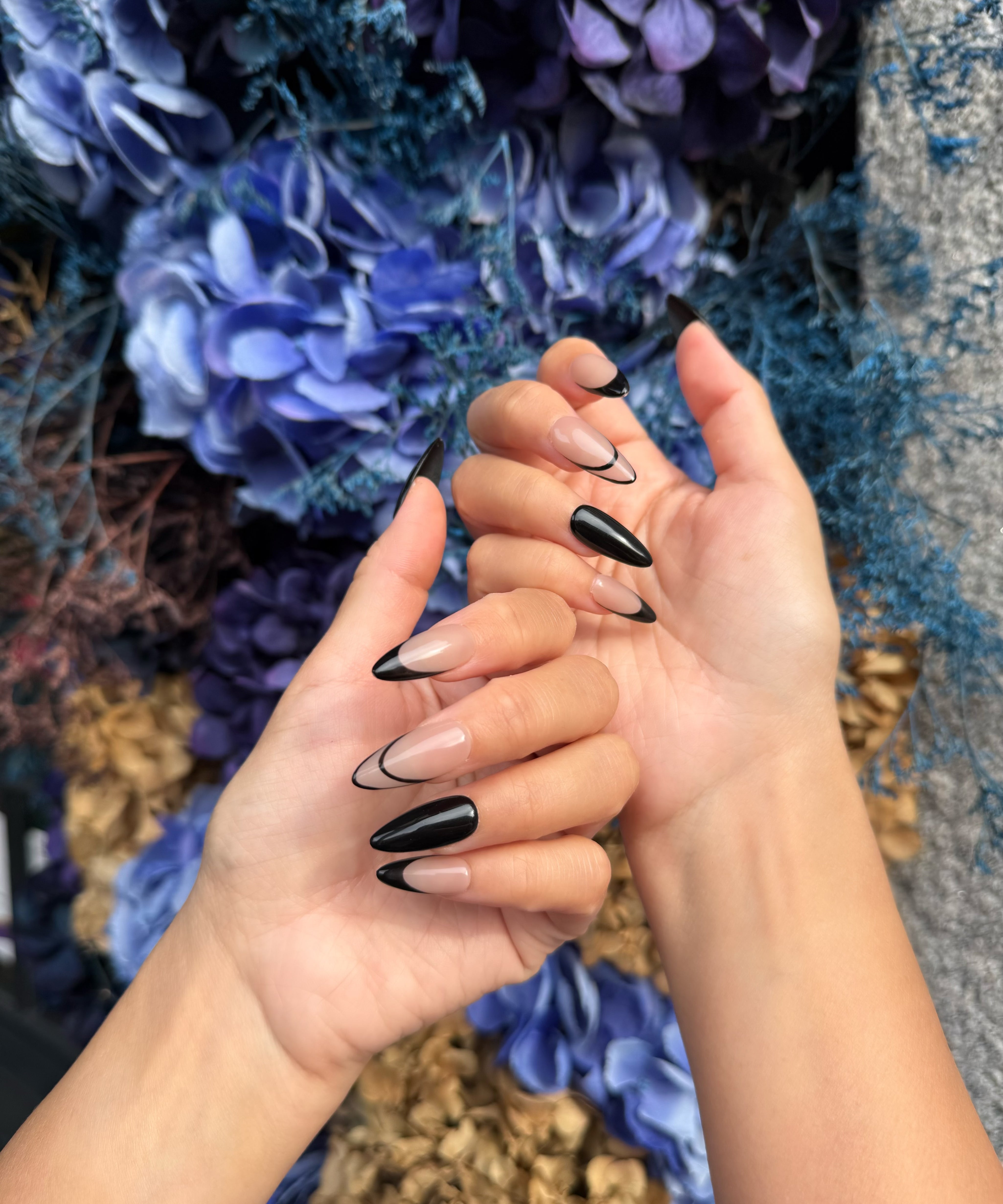 Sleek Black Elegance Nails | Almond Press-On Set